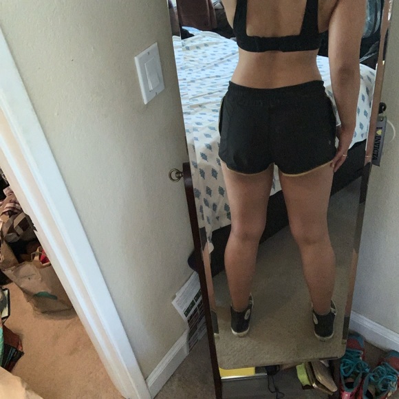 EUC Lululemon Super Squad Shorts - Picture 4 of 15